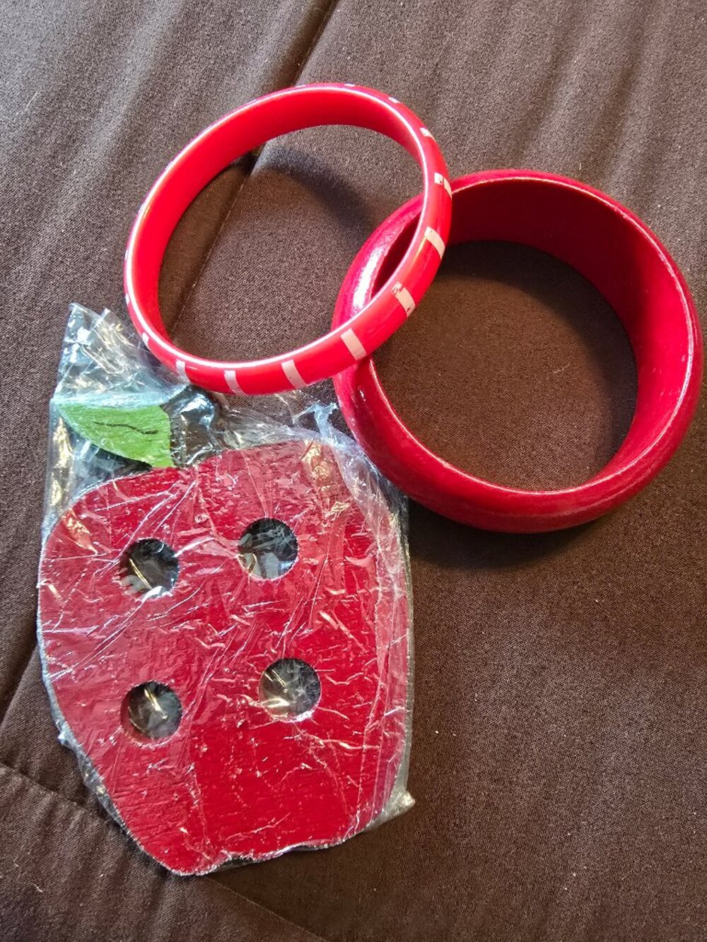 Red Apple Teacher Accessory Set Wooden Bangle Bracelets & Apple Decor GUC